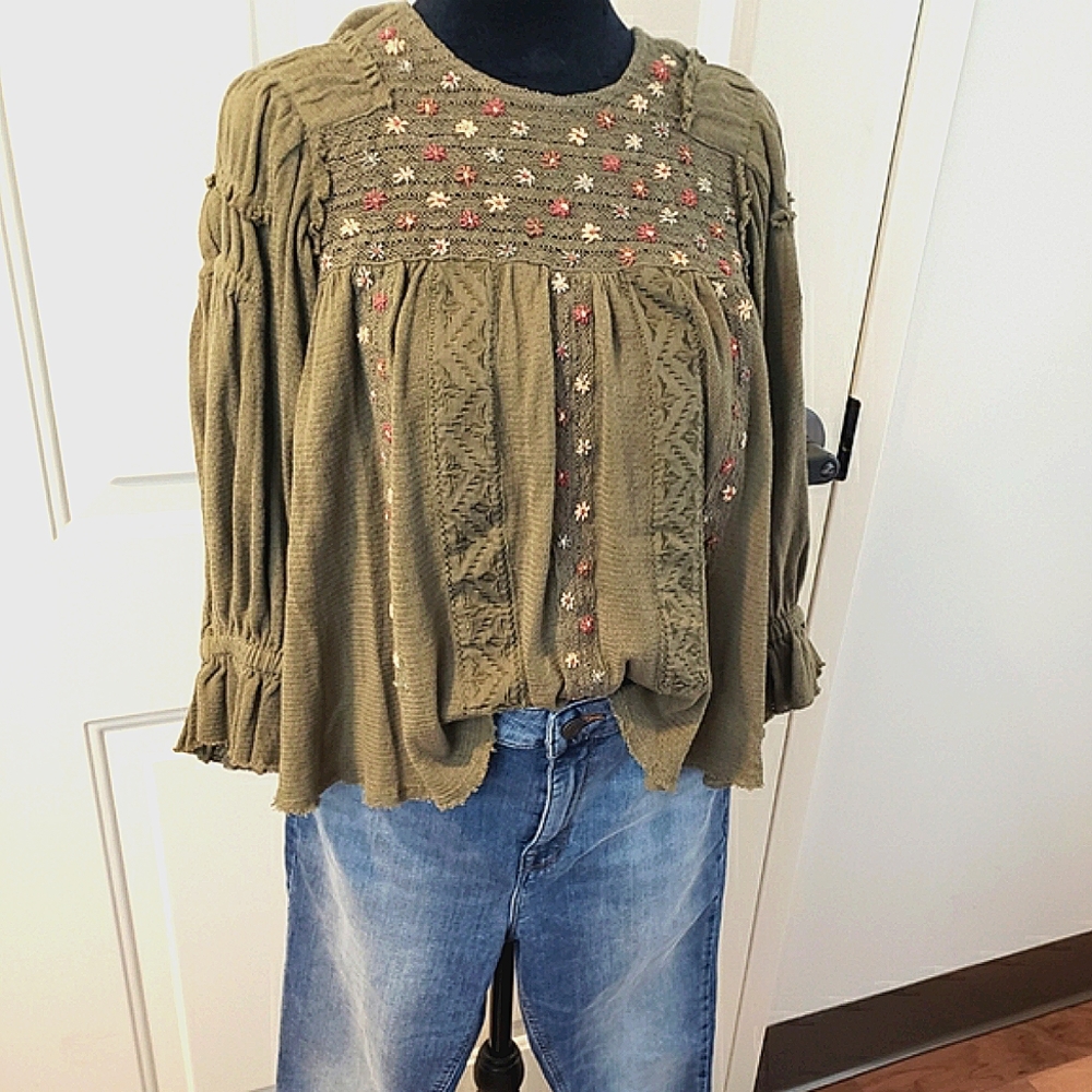 Free People Bohemian Flowy Floral Embroidered Peasant Babydoll Top